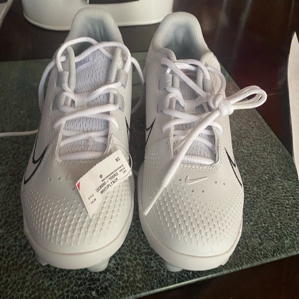 Brand New Nike Hyperdiamond Women’s Cleats 8.5